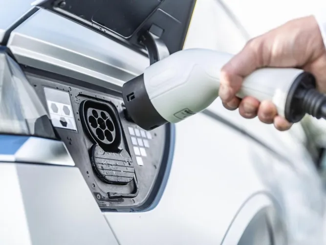 Türkiye, Körfez Ülkeleri ve Avrupa’da Elektrikli Araç Şarj Maliyeti: Fiyatlar ve Şarj Altyapısı Karşılaştırması