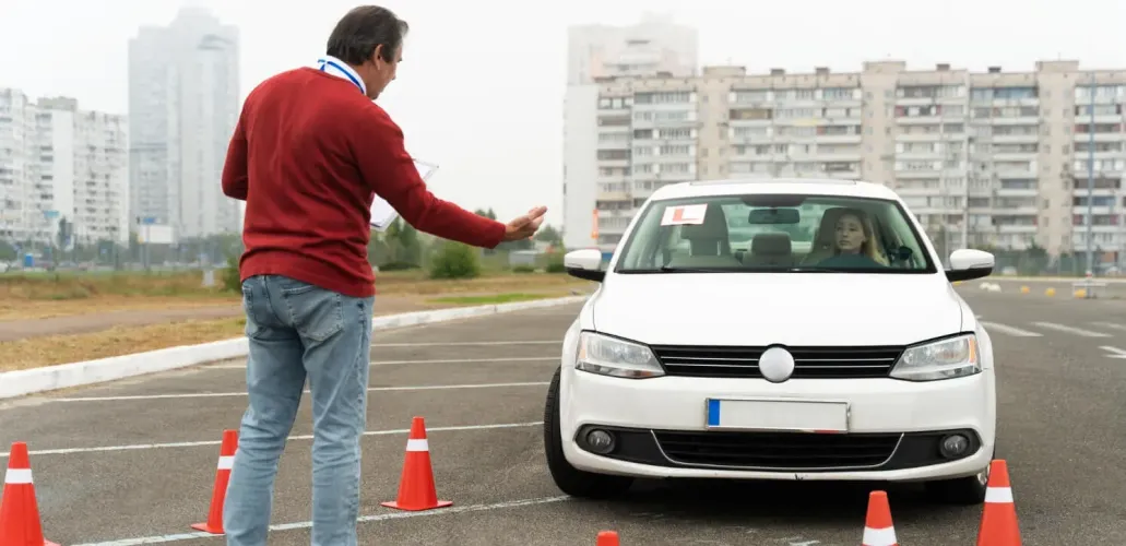 طريقة ركن السيارة (L-Park الاصطفاف الموازي)