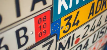 Trafikte Renklerin Dili: Yeşil, Kırmızı, Mavi ve Siyah Plakalar Ne Anlama Geliyor?