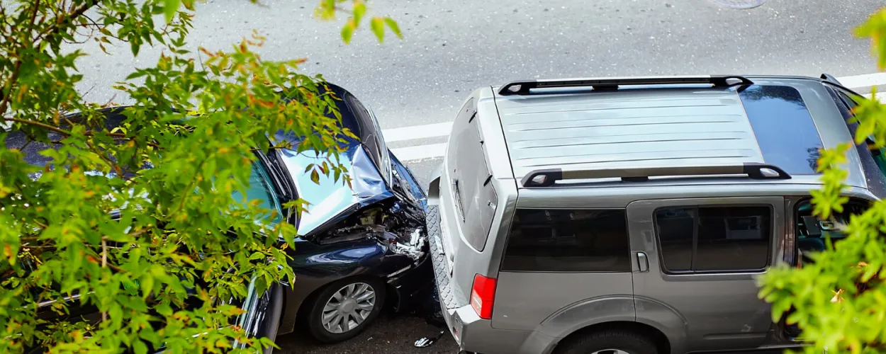 دليلك للتصرف الصحيح عند وقوع حادث مروري في تركيا 2026: متى تتصل بالشرطة ومتى تستخدم التطبيق؟