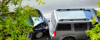 دليلك للتصرف الصحيح عند وقوع حادث مروري في تركيا 2026: متى تتصل بالشرطة ومتى تستخدم التطبيق؟