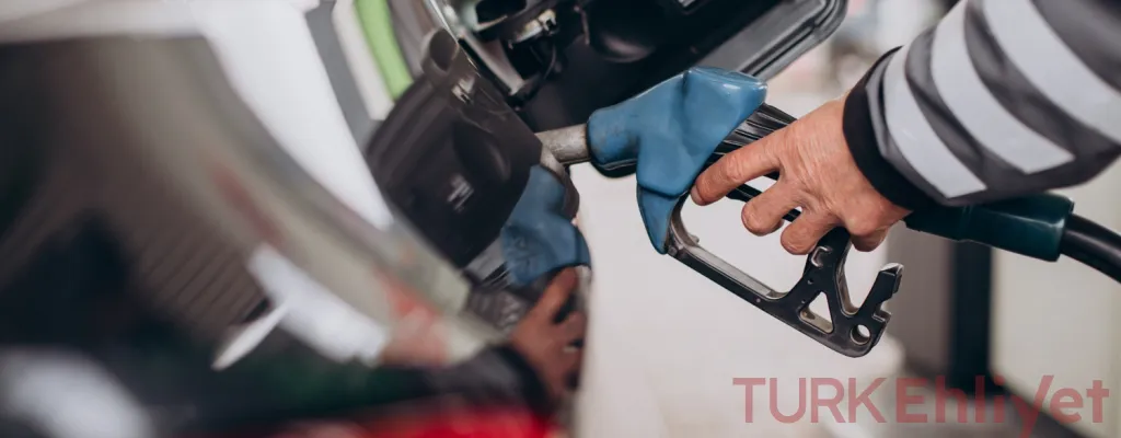 بنزين أم ديزل؟ دليل أنواع الوقود في المحطات التركية 2026 لتجنب تدمير المحرك