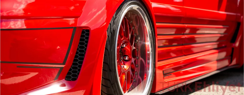 قوانين "تعديل السيارات" (Modifiye) في تركيا 2026: ما هو المسموح والممنوع لتجنب حجز السيارة؟