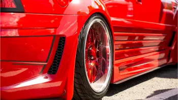 قوانين "تعديل السيارات" (Modifiye) في تركيا 2026: ما هو المسموح والممنوع لتجنب حجز السيارة؟