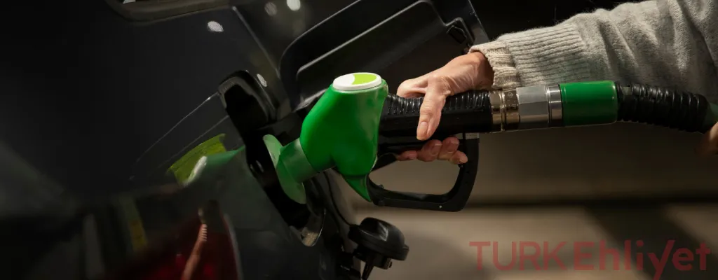 Akaryakıtta "İndirim" Beklemek Hayal mi? 2026 ÖTV ve Fiyat Beklentileri
