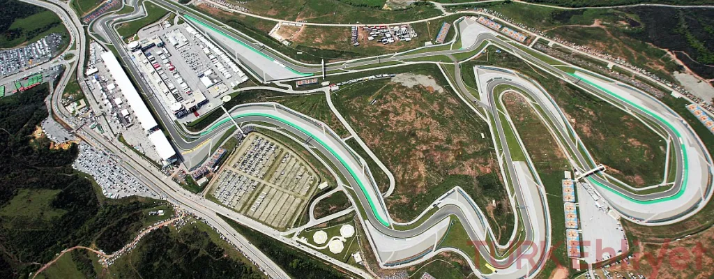 أيام الحلبة في إنترسيتي إسطنبول بارك 2026 القيادة على الحلبة الأسطورية