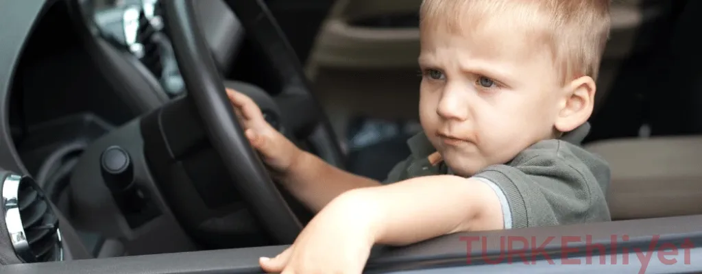 فترة "السائق المبتدئ" (Aday Sürücü): الأخطاء الـ 3 القاتلة التي تسحب رخصتك للأبد