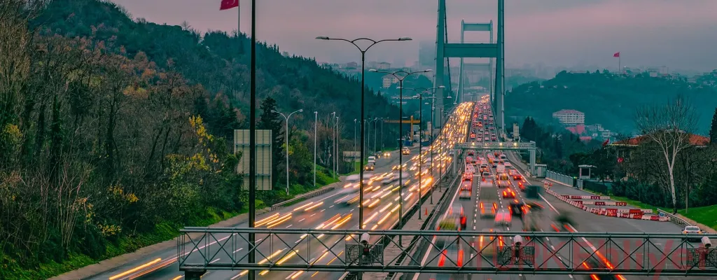 هل رخصة قيادتك الأجنبية صالحة في تركيا؟ قاعدة "الـ 6 أشهر" (دليل 2026)