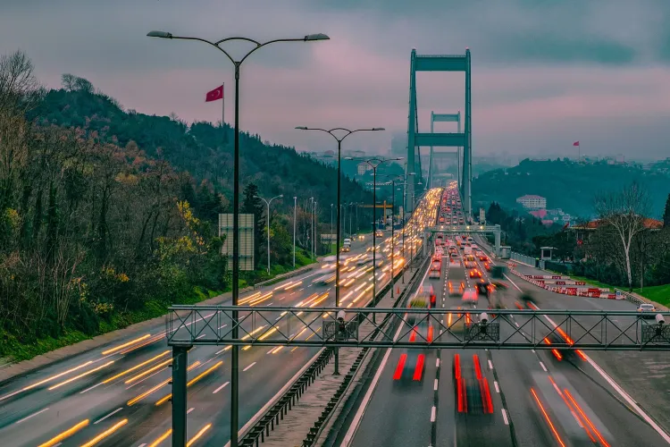 هل رخصة قيادتك الأجنبية صالحة في تركيا؟ قاعدة "الـ 6 أشهر" (دليل 2026)