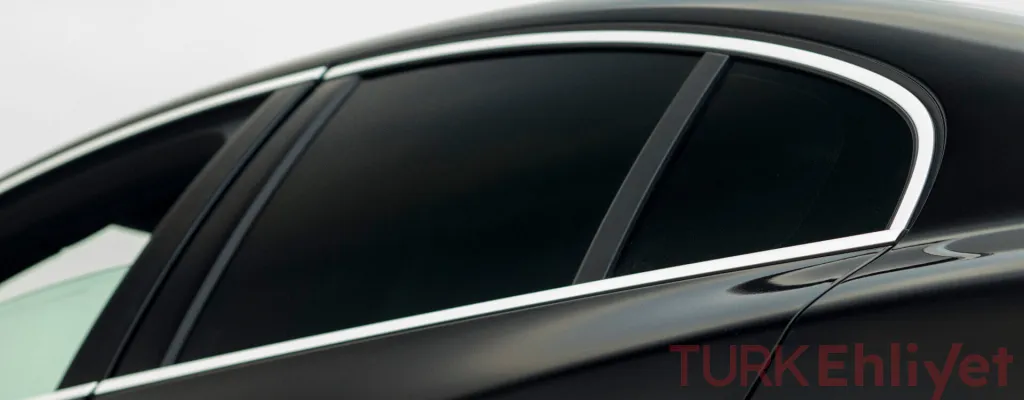 2026 Oto Cam Filmi Rehberi: Yasak, Ceza ve Muayene Durumu