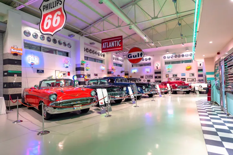 متاحف السيارات الكلاسيكية في إسطنبول: رحلة عبر الزمن في "Ural Ataman" و "Rahmi Koç"