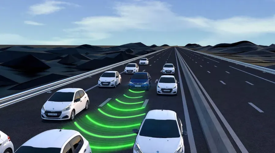 كيف تعمل أنظمة مساعدة السائق الحديثة (ADAS)