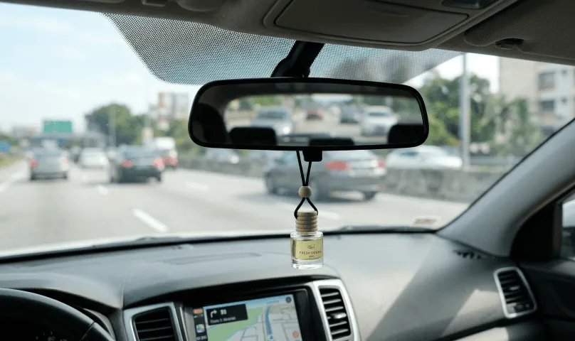 2026 Türkiye’de Dikiz Aynasına Eşya Asmak Yasaklandı: Cezası 2167 TL