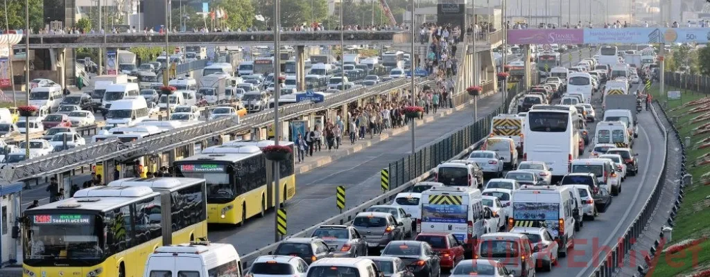 Türkiye’de Trafik Yoğunluğu Saatleri: Şehirlerde Yoğunluk Ne Zaman Artıyor? (2026 Rehberi)