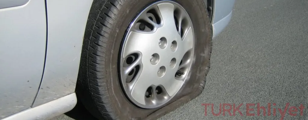 كيف تتصرف بشكل صحيح عند انفجار إطار السيارة أثناء القيادة؟