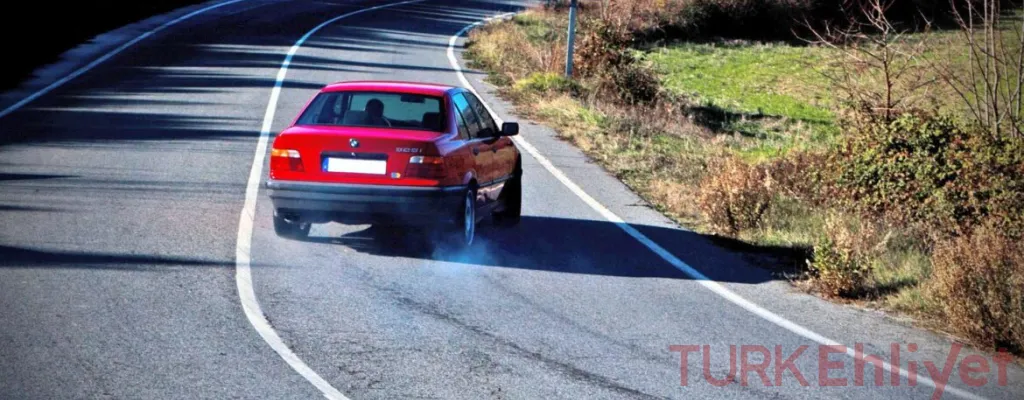 كيف تتعامل مع انزلاق السيارة والمنحدرات بأمان؟