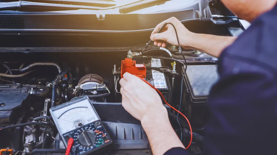 كيف تعرف أن بطارية سيارتك تحتاج تغيير؟