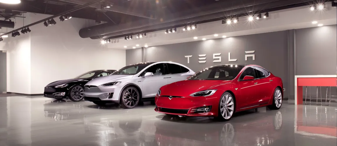 Tesla ile Geleneksel Otomobil Devleri Arasında Rekabet: İşler Kızıştı mı?