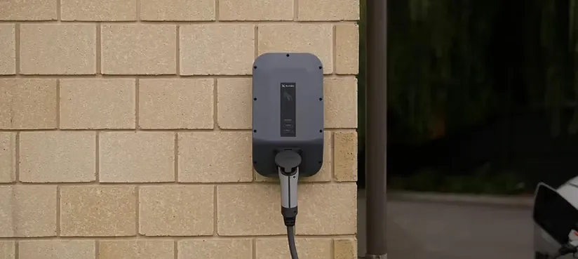 Ev Tipi Şarj Cihazı Elektrikli Aracın Bataryasını Neden Zarar Verebilir?