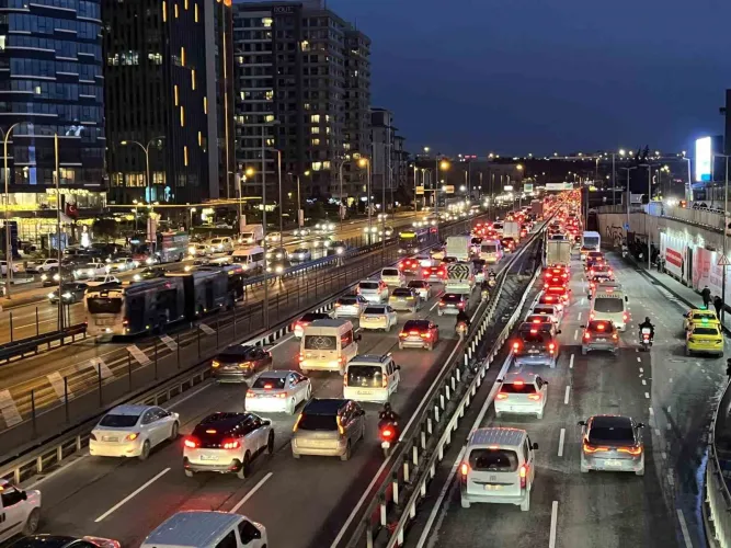Neden Bazı Ülkelerde Trafik İstanbul Gibi Yoğun Değil? Tokyo ve Amsterdam Karşılaştırması