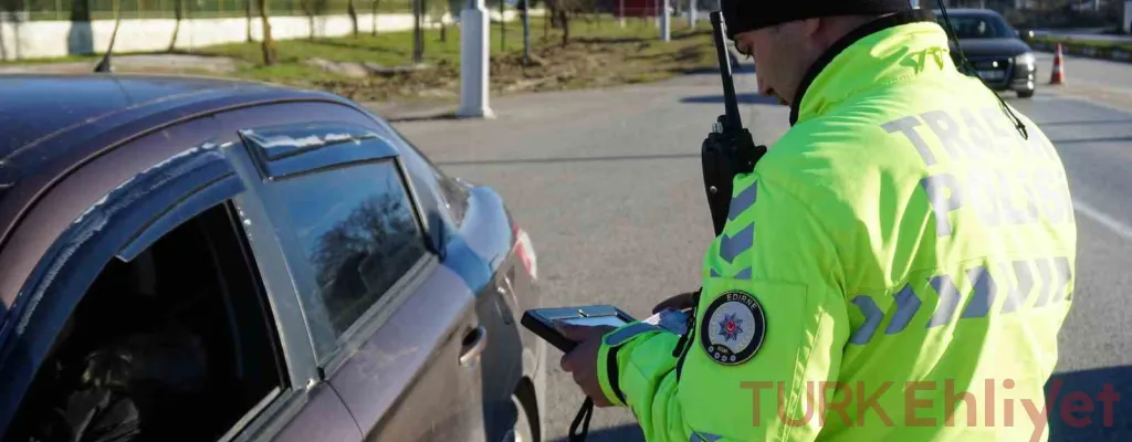 Bazı Sürücüler Neden Trafik Kurallarına Sadece Polis Varken Uyuyor?